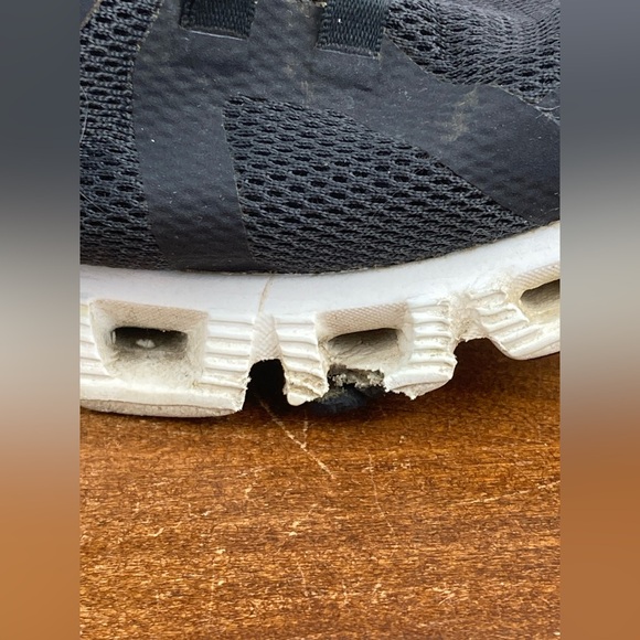 On Running Cloud 5 Black Athletic Running Sneakers Swiss 59.98904 Women’s 9. - Picture 9 of 15